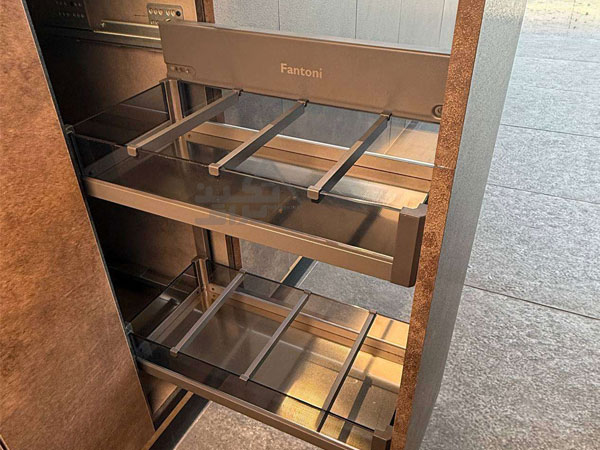 نمونه نصب شده سبد سوپری کابینت کریستال فانتونی مدل F115، F120، F125، F130