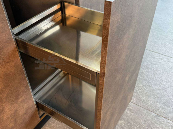 نمونه نصب شده سبد نظم دهنده کابینت استیل ریل از کف فانتونی