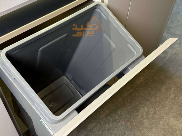 نمونه نصب شده سطل آشغال در کابینت داشبوردی فانتونی مدل Q400
