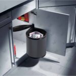 نمونه نصب شده سطل زباله کابینتی استیل درب دار هایلو مدل Q340