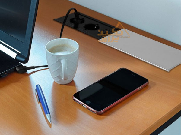 نمونه نصب شده پریز توکار USB کشویی ملونی مدل 10076