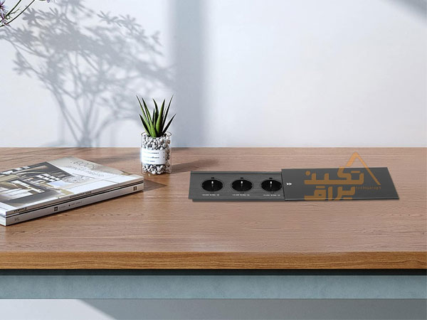 نمونه نصب شده پریز کابینت توکار سه سوکت ملونی مدل 10078