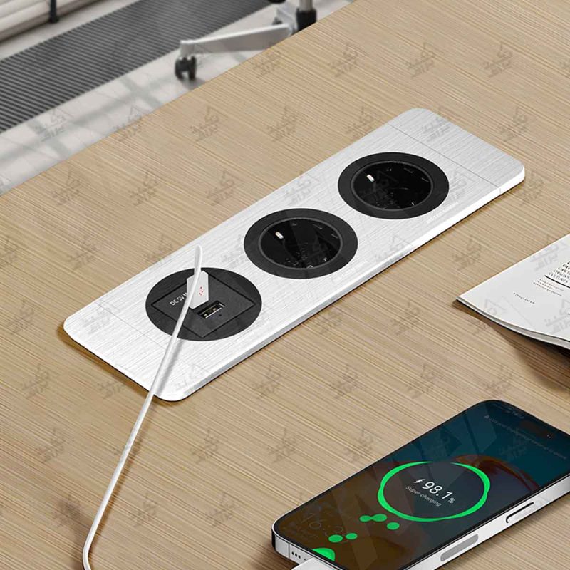 نمونه نصب شده پریز توکار درپوش دار کابینتی ملونی مدل 10080 رنگ نقره ای
