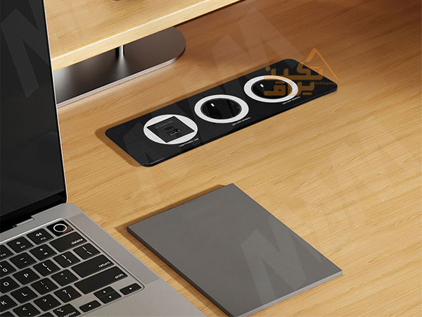 نمونه نصب شده پریز توکار درپوش دار کابینتی ملونی مدل 10080 رنگ مشکی